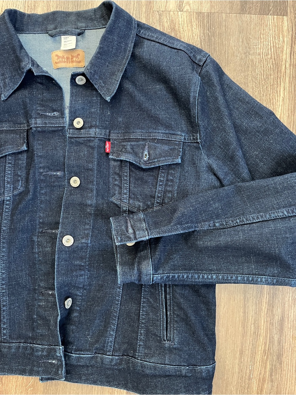 Levi's Women’s Dark Wash Denim Trucker Jacket XL - Picture 3 of 8
